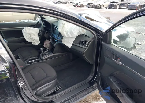 2018 Hyundai Elantra Value Edition z USA, uszkodzony, nr VIN 5NPD84LF4JH345067